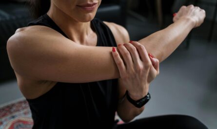 Photo by Ron Lach : https://www.pexels.com/photo/woman-holding-her-elbow-7900044/