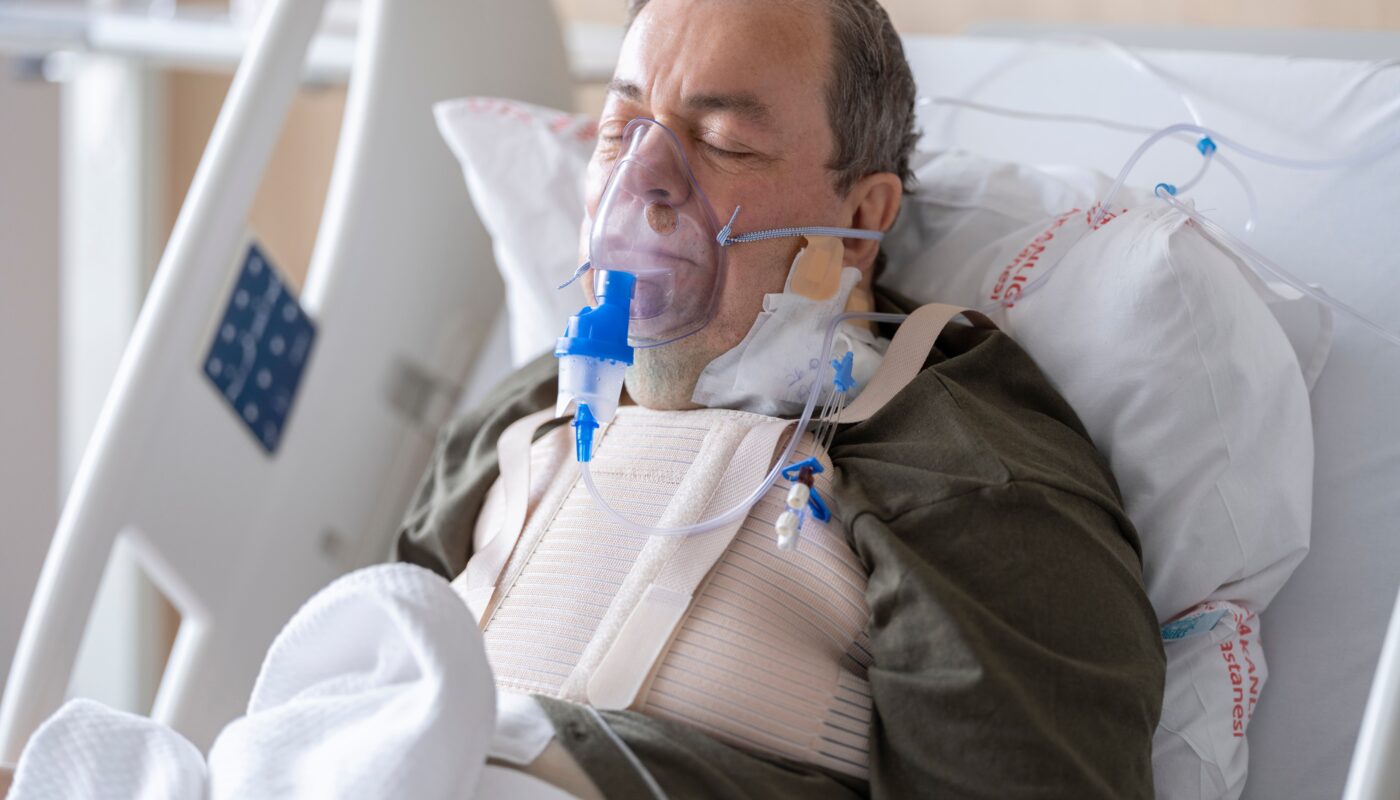 Photo by Engin Akyurt: https://www.pexels.com/photo/a-patient-in-intensive-care-after-heart-surgery-20897577/