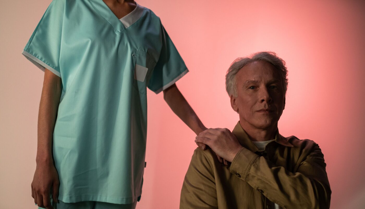 Photo by Ron Lach : https://www.pexels.com/photo/nurse-holding-hand-of-elderly-man-9893524/